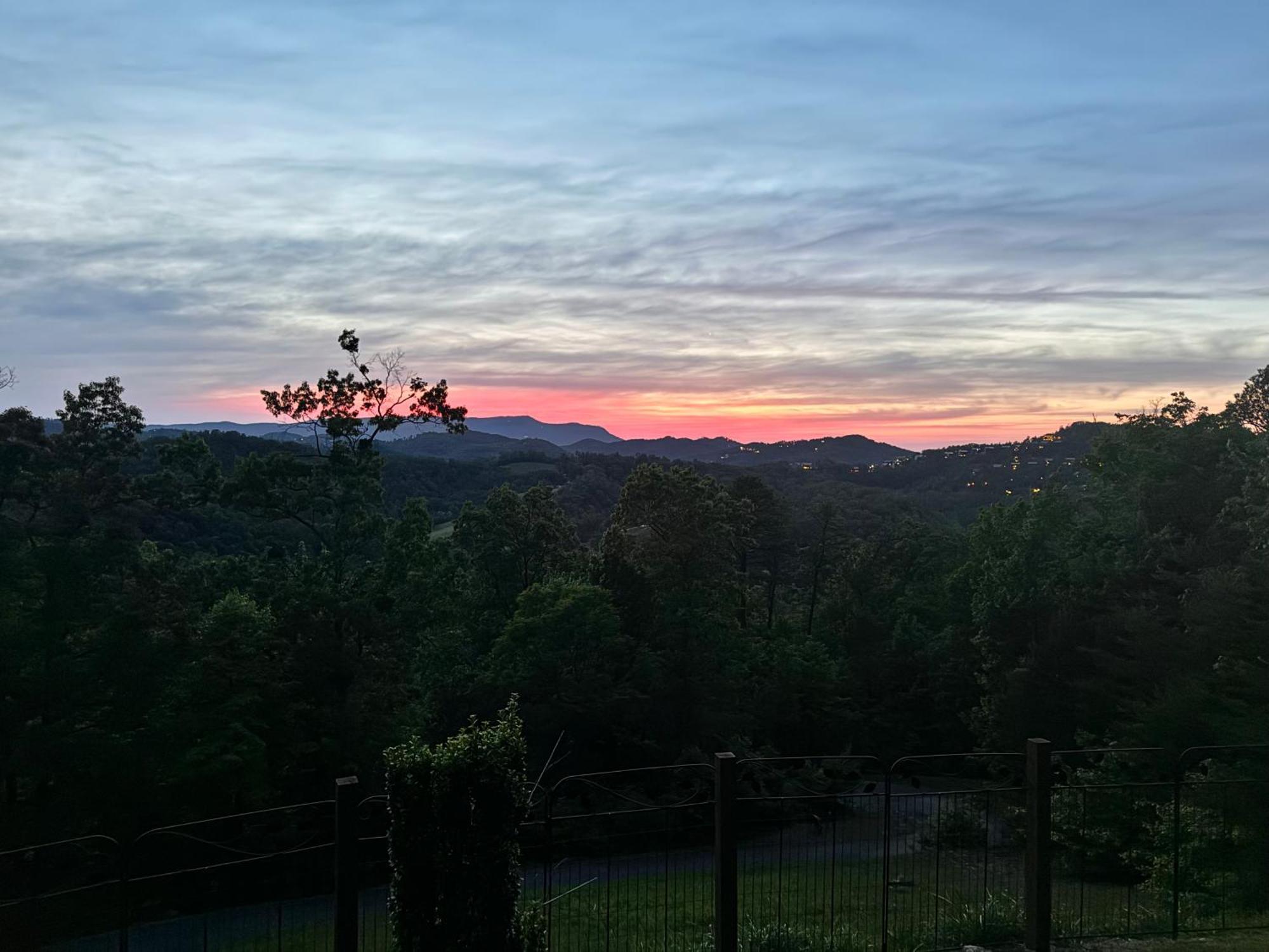 Smoky Best - Glowing Twilight Pigeon Forge Luaran gambar